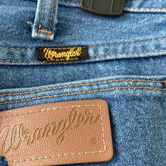 Vintage Wrangler High Waisted Jeans 30x33 TALL inseam - Picture 7 of 9